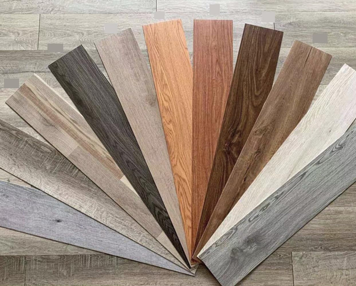 5,01m² PVC Bodenbelag Selbstklebend Holzoptik Vinylboden Selbstklebend Rutschfeste Wasserfest Schneidbar Laminatboden -91,5cm x 15,2cm -Dicke 2 mm-36 Fliesen